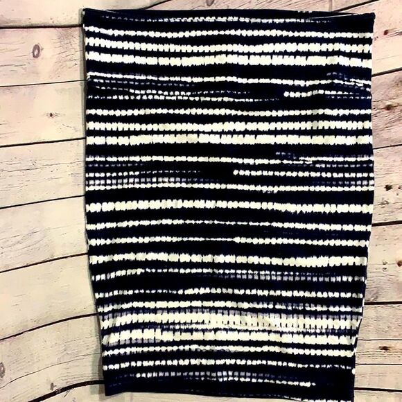 Torrid Navy White Striped Stretch Skirt - 14/16 - Picture 1 of 4